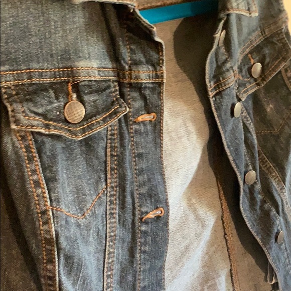 Sleeveless Denim Vest - Picture 2 of 2